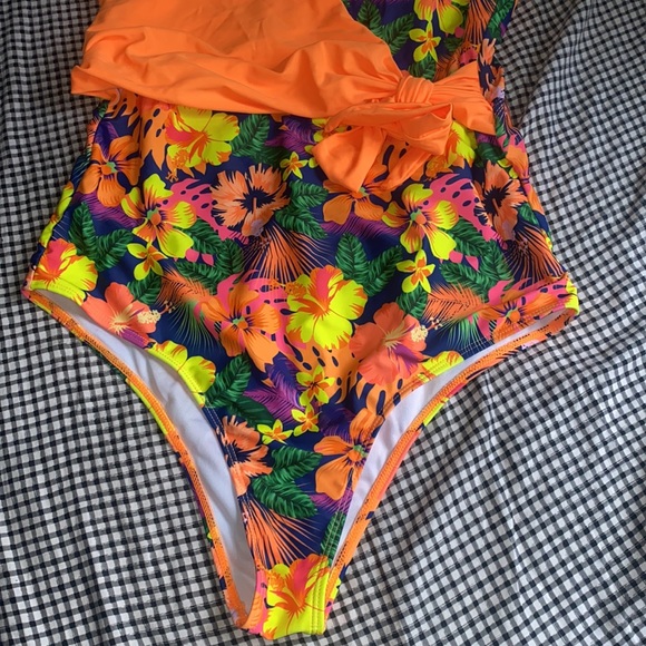 This beautiful bright bathing suit is all yours! Great fit & gives summer feels! - Picture 5 of 7